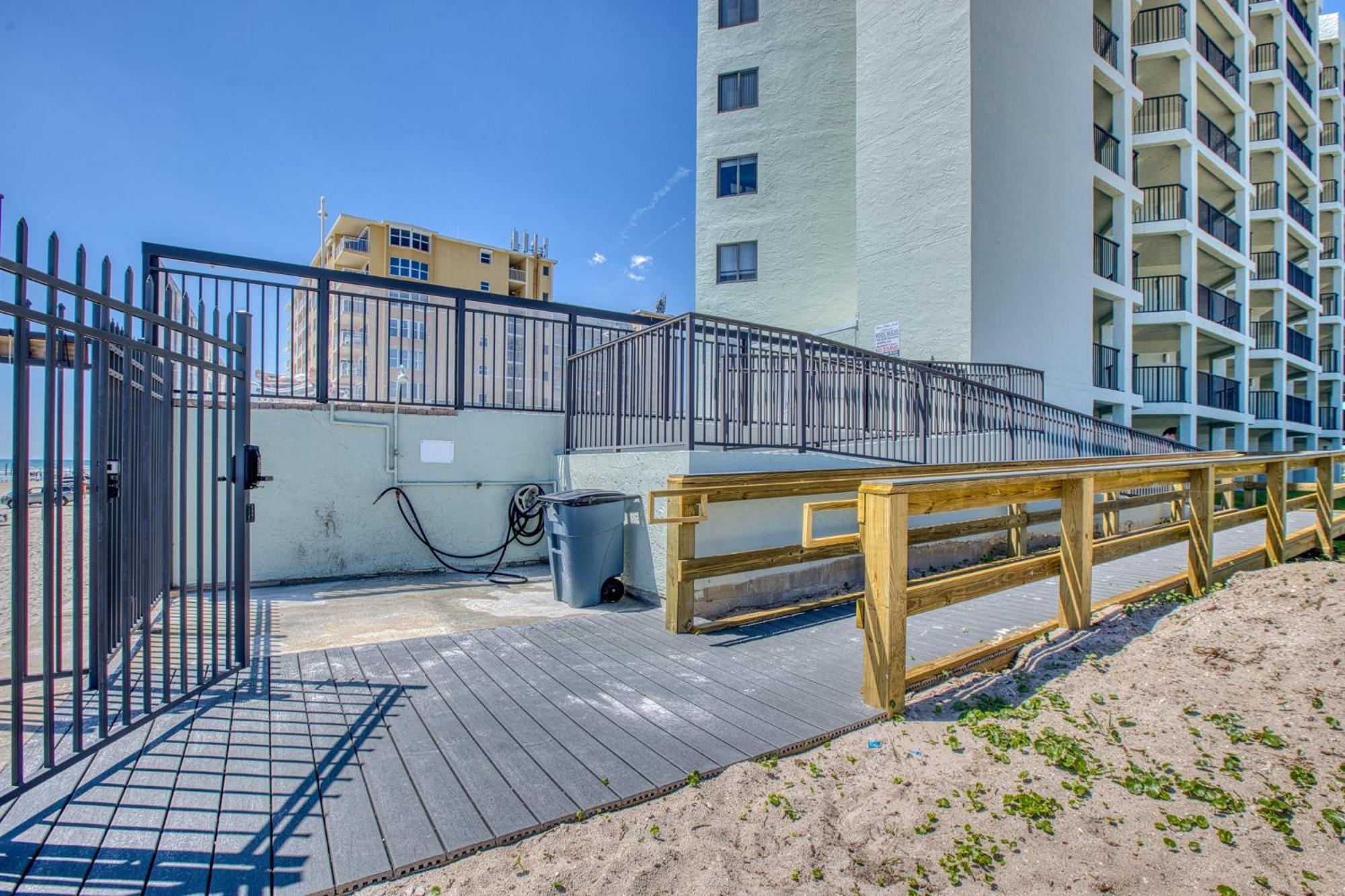 Ocean View With A Beachfront Pool At Ocean Trillium Condo ~ 702 New Smyrna Beach Eksteriør bilde